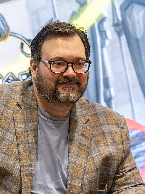 Brandon Sanderson by DavidPMaynard, CC BY-SA 4.0, via Wikimedia Commons Brandon Sanderson