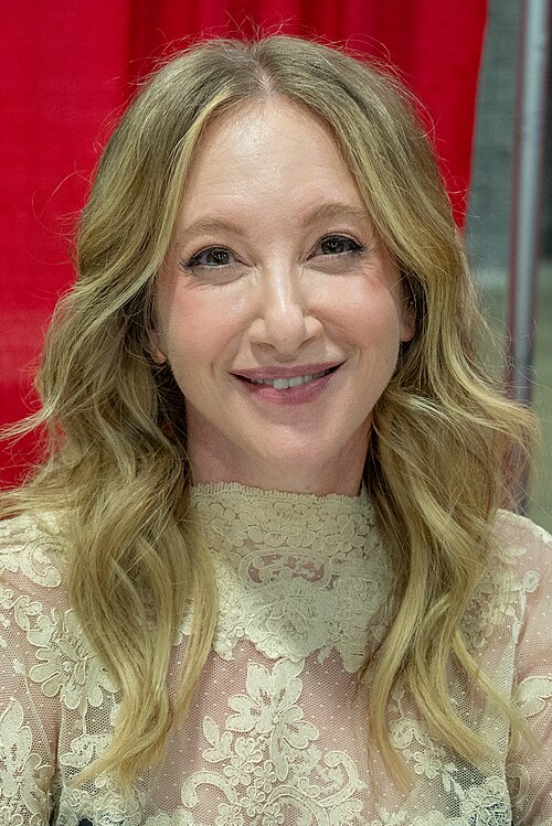 Leigh Bardugo by Rosiestep, CC BY-SA 4.0, via Wikimedia Commons Leigh Bardugo