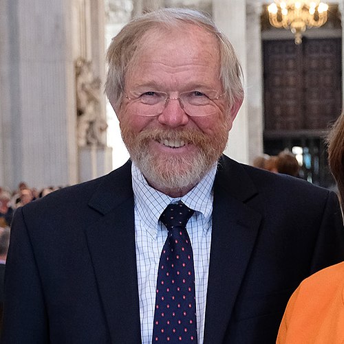 Bill Bryson by The National Churches Trust from London, CC BY 2.0, via Wikimedia Commons Bill Bryson