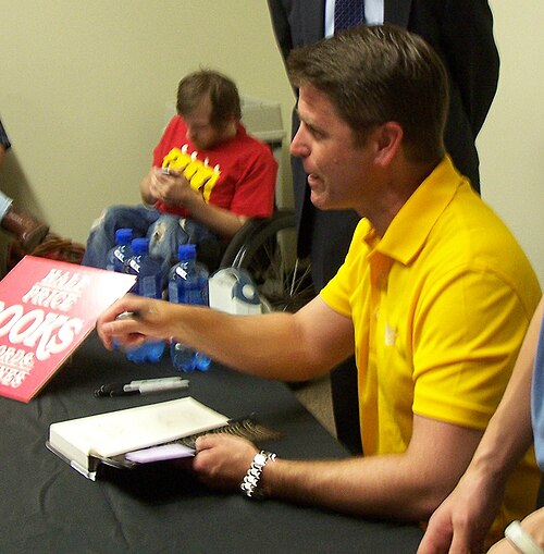 Brad Thor by Benjamin White https://www.flickr.com/photos/bjwhite66212/, CC BY-SA 2.0, via Wikimedia Commons Brad Thor